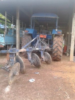 รถ FORD 6640 สองเพลา ล้อเปลี่ยนใหม่ ให้ผานบุก 3 ใบมีด รถพร้อมใช้งานรถใช้งานทุกวัน มีเล่มทะเบียนพร้อมโอน ราคาลดได้ โทร 086 2651298