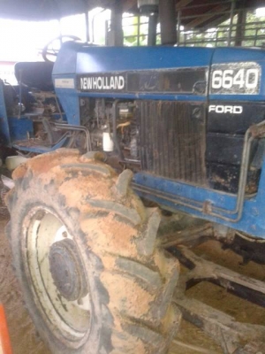 รถ FORD 6640 สองเพลา ล้อเปลี่ยนใหม่ ให้ผานบุก 3 ใบมีด รถพร้อมใช้งานรถใช้งานทุกวัน มีเล่มทะเบียนพร้อมโอน ราคาลดได้ โทร 086 2651298