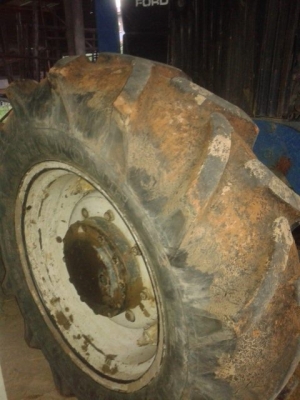 รถ FORD 6640 สองเพลา ล้อเปลี่ยนใหม่ ให้ผานบุก 3 ใบมีด รถพร้อมใช้งานรถใช้งานทุกวัน มีเล่มทะเบียนพร้อมโอน ราคาลดได้ โทร 086 2651298