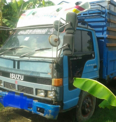 ขายหกล้อ อีซูชุ NPR110ดั่มเกษตร สภาพดีใช้งานปกติ พร้ออมใช้งาน ราคาถูกๆ 135,000บ (ไม่มีเล่มทะเบียน ) มีใบชื้อขายเจ้าเของเ