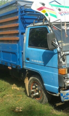 ขายหกล้อ อีซูชุ NPR110ดั่มเกษตร สภาพดีใช้งานปกติ พร้ออมใช้งาน ราคาถูกๆ 135,000บ (ไม่มีเล่มทะเบียน ) มีใบชื้อขายเจ้าเของเ