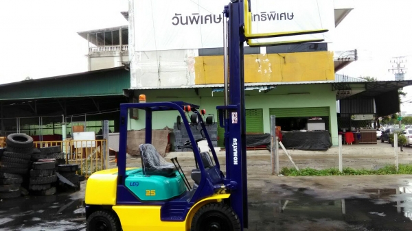 KOMATSU FD25-12ขนาด2.5ตัน เสาสูง3เมตร เกียร์ธรรมดา เครื่องยนต์ดีเซลISUZU ราคาต่อรองได้