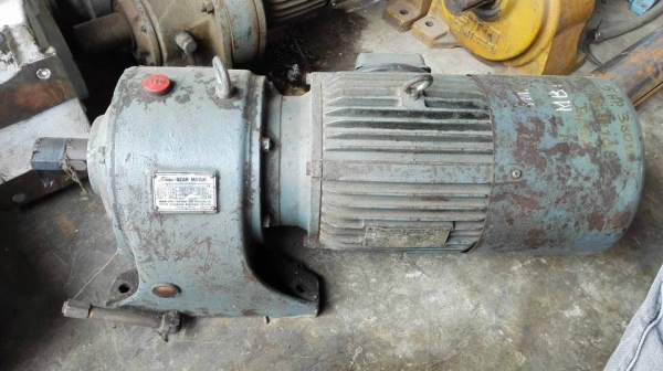 ** SOLD ** มอเตอร์เกียร์ SKK TOSHIBA JAPAN 5 HP 380V ทด 1:10 สภาพเดิมสดนอกเชิญมาเทส!!