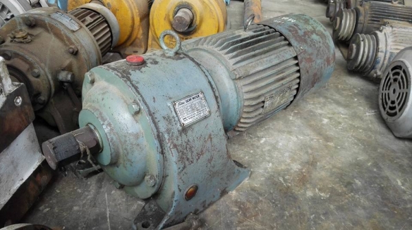 ** SOLD ** มอเตอร์เกียร์ SKK TOSHIBA JAPAN 5 HP 380V ทด 1:10 สภาพเดิมสดนอกเชิญมาเทส!!