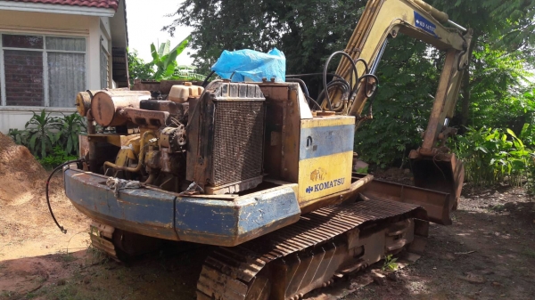 ขายด่วน KOMATSU PC40-3   สภาพพร้อมใช้งาน รถใช้งานปกติเอกสารเล่มทะเบียย