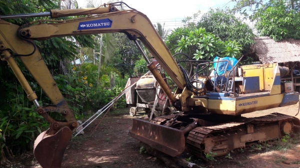 ขายด่วน KOMATSU PC40-3   สภาพพร้อมใช้งาน รถใช้งานปกติเอกสารเล่มทะเบียย
