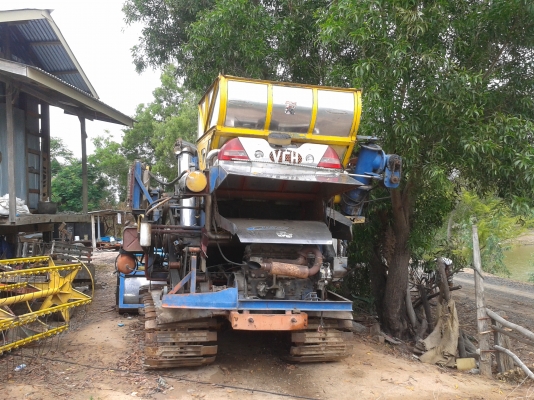 (ปิดการขายครับขอบคุณเสี่ยใหญ่จากกาฬสินที่มาอุดหนุนครับ)ขายรถเกี่ยว วิเชียรการช่าง เครื่องนิสสัน FE6 195 แรง ปั้มไดกิ้นเบอร์21 ปั้มแฝด ตัวเดิน 10 อุ้ม 2 ตัน