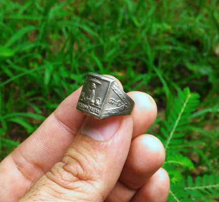 แหวนหลวงพ่อผาง เนื้อชุบสวยๆ ออกวัดพิธีดี หายากครับ