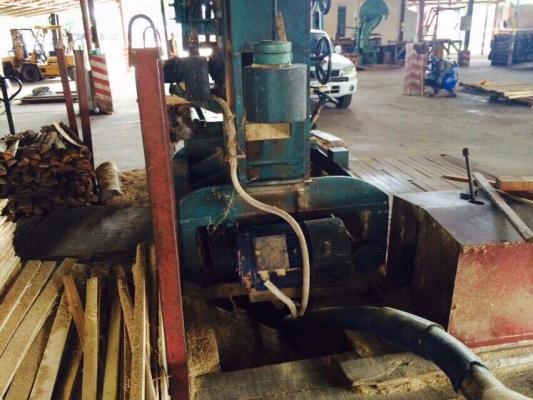 เครื่องเลื่อยวงเดือน ผ่าไม้ซอยไม้มี 5 ชุด พร้อมใช้และอุปกรณ์ต่างๆครบชุด ขายเหมายกไปเลย