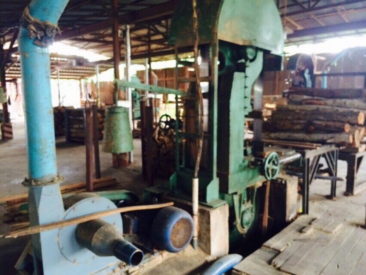 เครื่องเลื่อยวงเดือน ผ่าไม้ซอยไม้มี 5 ชุด พร้อมใช้และอุปกรณ์ต่างๆครบชุด ขายเหมายกไปเลย