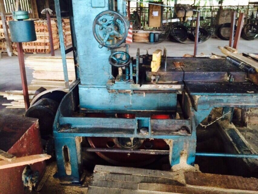 เครื่องเลื่อยวงเดือน ผ่าไม้ซอยไม้มี 5 ชุด พร้อมใช้และอุปกรณ์ต่างๆครบชุด ขายเหมายกไปเลย