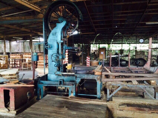 เครื่องเลื่อยวงเดือน ผ่าไม้ซอยไม้มี 5 ชุด พร้อมใช้และอุปกรณ์ต่างๆครบชุด ขายเหมายกไปเลย