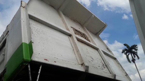 6 ล้อดั้ม 195 แรง สวยมาก FTR33F ปี 2540 รถสภาพดี เล่มพร้อม