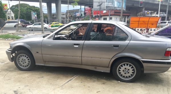 ขออนุญาตขายซาก BMW ปี1994 มีโครงไม่มีเครื่องไม่มีภายในภาษีขาดเกินสามปีมีเล่มทะเบียนครับผม