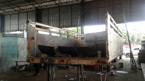 ขาย กระบะดั้ม กว้าง 2.50 เมตร ยาว 6 เมตร ไม่มีชุดกระบอกดั้มนะครับ