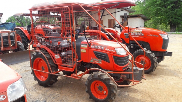 ขายคูโบต้าB2420ตัวรถพร้อมโครงกันอ้อย ราคา185,000. พร้อมโอนคับ