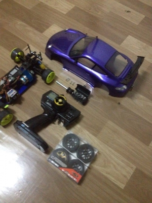 ขายรถบังคับ Drift รีโมทดิจิตอลHL สภาพใหม่ ชุดไฟใช้ใด้หมด แบตเดิม บอดี้มีไฟหน้า ล้อDrift เป็นของใหม่RS D-zero แถมล้อเดิมติดรถ ของให้หมดเลยตตามรูป (ขาดทีชาร์ตแบตกับเสารีโมท) ก็เล่นใด้เลย ราคา2800บาท โทร0924462525โส กทม