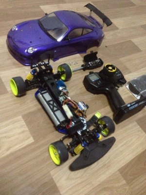 ขายรถบังคับ Drift รีโมทดิจิตอลHL สภาพใหม่ ชุดไฟใช้ใด้หมด แบตเดิม บอดี้มีไฟหน้า ล้อDrift เป็นของใหม่RS D-zero แถมล้อเดิมติดรถ ของให้หมดเลยตตามรูป (ขาดทีชาร์ตแบตกับเสารีโมท) ก็เล่นใด้เลย ราคา2800บาท โทร0924462525โส กทม