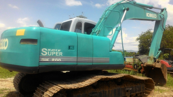 ขาย 1,590,000 KOBELCO sk 200-6 yn-10 เครื่องดี ปั้มแรง ไฟฟ้าครบ เล่มทะเบียนรถสวยพร้อมใช้เอกสารพร้อมโอน 090-772-3710 090-772-3708