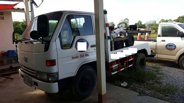 รถยกมือสอง/ Toyota Dyna หกล้อเล็ก รถยกเปลี่ยนหัวลงเล่มแล้ว