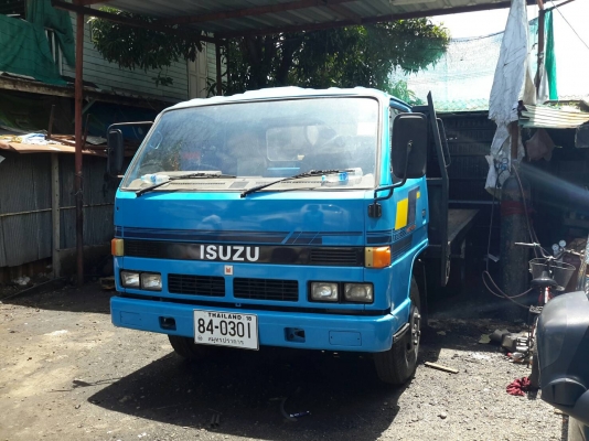 ขายรถบรรทุก 6 ล้อพื้นเลียบ 110 แรง