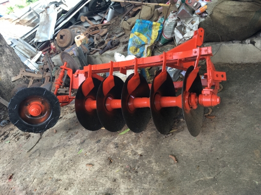 ขายรถไถอีชากิ32แรงราคา190000บาท  มีไบมีดและผาน5หนึ่งอันพร้อมใช้งานสายๆครับสนใจ โทร0813655997 อำพร พาเจริญ ต วังบัว อ คลองขลุง จ กำแพงเพชร