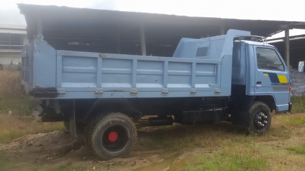 ขายรถอีชุซูุ6ล้อดั็ม เครื่อง120แรง พวงมาลัยเพราเวอร์  มีสะโล สนใจโทร 0882695902 คุณธีรวุฒิ