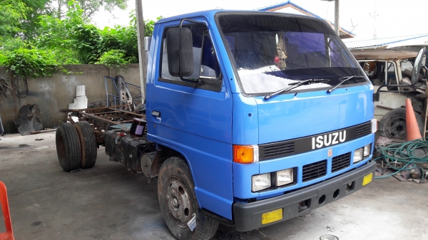 Isuzu Nkr เครื่อง 4BE1-110 แรง หัวลากคัสซี ทำสีหัวใหม่ ทะเบียน ม.89
