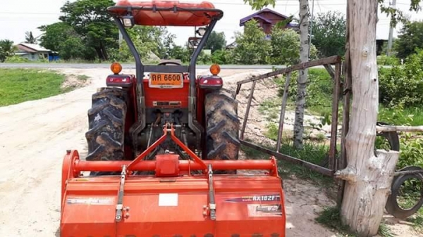 ขายรถไถ KUBOTA L4708 อุปกรณ์ครบ ดันหน้า ผานหลัง โรตารี่ รถสวยสภาพพร้อมใช้งาน เอกสารพร้อมโอน ราคา390,000 สนใจโทร 090-8588220คุณนะ 093-3258446คุณบิว หรือเข้าดูสินค้าอื่นๆได้ที่ www.narong2truck.com หรือ www.truck.in.th/498 หรือเพจFacebook ณรงค์ ซื้อขายรถมือ ขายรถไถ KUBOTA L4708 อุปกรณ์ครบ ดันหน้า ผานหลัง โรตารี่ รถสวยสภาพพร้อมใช้งาน เอกสารพร้อมโอน ราคา390,000 สนใจโทร 090-8588220คุณนะ 093-3258446คุณบิว หรือเข้าดูสินค้าอื่นๆได้ที่ www.narong2truck.com หรือ www.truck.in.th/498 หรือเพจFacebook ณรงค์ ซื้อขายรถมือ