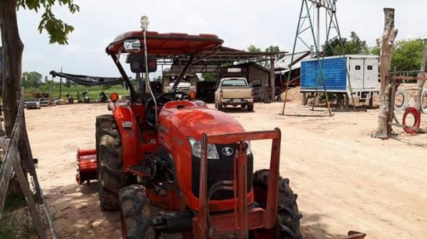 ขายรถไถ KUBOTA L4708 อุปกรณ์ครบ ดันหน้า ผานหลัง โรตารี่ รถสวยสภาพพร้อมใช้งาน เอกสารพร้อมโอน ราคา390,000 สนใจโทร 090-8588220คุณนะ 093-3258446คุณบิว หรือเข้าดูสินค้าอื่นๆได้ที่ www.narong2truck.com หรือ www.truck.in.th/498 หรือเพจFacebook ณรงค์ ซื้อขายรถมือ ขายรถไถ KUBOTA L4708 อุปกรณ์ครบ ดันหน้า ผานหลัง โรตารี่ รถสวยสภาพพร้อมใช้งาน เอกสารพร้อมโอน ราคา390,000 สนใจโทร 090-8588220คุณนะ 093-3258446คุณบิว หรือเข้าดูสินค้าอื่นๆได้ที่ www.narong2truck.com หรือ www.truck.in.th/498 หรือเพจFacebook ณรงค์ ซื้อขายรถมือ