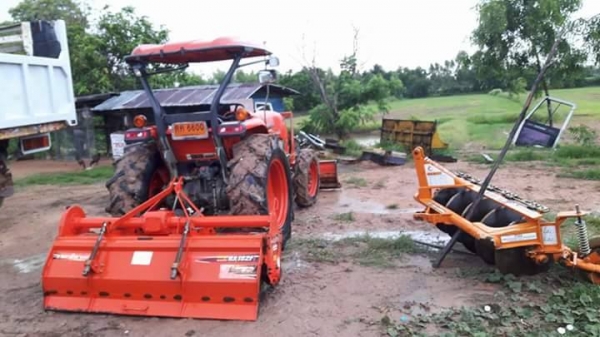 ขายรถไถ KUBOTA L4708 อุปกรณ์ครบ ดันหน้า ผานหลัง โรตารี่ รถสวยสภาพพร้อมใช้งาน เอกสารพร้อมโอน ราคา390,000 สนใจโทร 090-8588220คุณนะ 093-3258446คุณบิว หรือเข้าดูสินค้าอื่นๆได้ที่ www.narong2truck.com หรือ www.truck.in.th/498 หรือเพจFacebook ณรงค์ ซื้อขายรถมือ ขายรถไถ KUBOTA L4708 อุปกรณ์ครบ ดันหน้า ผานหลัง โรตารี่ รถสวยสภาพพร้อมใช้งาน เอกสารพร้อมโอน ราคา390,000 สนใจโทร 090-8588220คุณนะ 093-3258446คุณบิว หรือเข้าดูสินค้าอื่นๆได้ที่ www.narong2truck.com หรือ www.truck.in.th/498 หรือเพจFacebook ณรงค์ ซื้อขายรถมือ