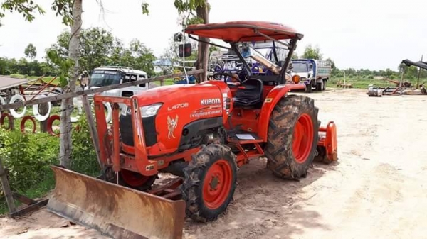 ขายรถไถ KUBOTA L4708 อุปกรณ์ครบ ดันหน้า ผานหลัง โรตารี่ รถสวยสภาพพร้อมใช้งาน เอกสารพร้อมโอน ราคา390,000 สนใจโทร 090-8588220คุณนะ 093-3258446คุณบิว หรือเข้าดูสินค้าอื่นๆได้ที่ www.narong2truck.com หรือ www.truck.in.th/498 หรือเพจFacebook ณรงค์ ซื้อขายรถมือ