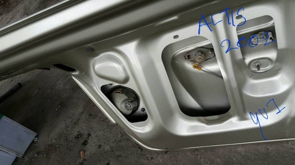 ฝาท้าย ครบเซท altis ปี 02  สภาพนางฟ้าลงมาเกิด