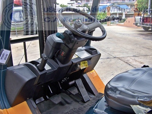 ขาย รถโฟล์คลิฟท์ TOYOTA รุ่น 7FD20