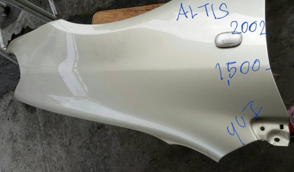 แก้ม บังโคลนหน้า Altis 2002 สวย ไม่บุบ ของแท้มือสอง