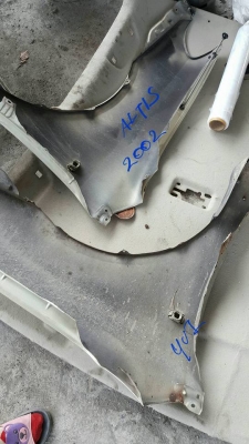 แก้ม บังโคลนหน้า Altis 2002 สวย ไม่บุบ ของแท้มือสอง