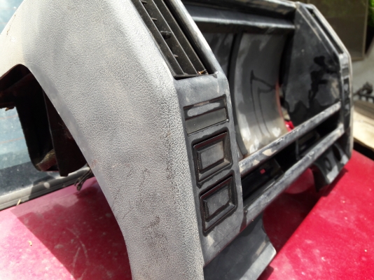 หน้าปัทไมล์ ฝาครอบไมล์ ของ ISUZU ELF ไฟเหลี่ยม 4 ดวง ของญี่ปุ่น