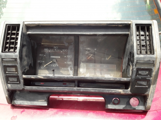 หน้าปัทไมล์ ฝาครอบไมล์ ของ ISUZU ELF ไฟเหลี่ยม 4 ดวง ของญี่ปุ่น