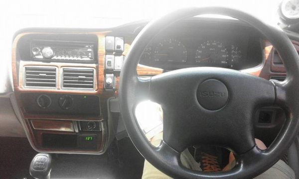 ISUZU DRAGON EYE ตัวท๊อปสุด 2.8 SLX TRUBO ปี 41 พวงมาลัยเพาเวอร์แท้ กระจกไฟฟ้า