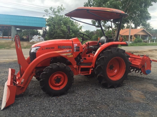 ขายรถไถคูโบต้า L3608 ใช้งาน 500 ชั่วโมง อุปกรณ์พร้อม เล่มทะเบียนครบ สนใจโทร 081-9136451 คุนโบว์