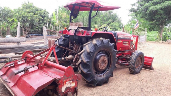 ขายรถไถยันม่าร์ EF453T โฟร์วิล มี ใบมีดกับโลตารี้(แต่ไม่ใช้โลตารี้ตัวนี้นะครับ)ราคา310000บาท.  สนใจโทร....081-365-5997อำพร พาเจริญ รถอยู่วังบัว อ. คลองขลุง จ. กำแพงเพชร