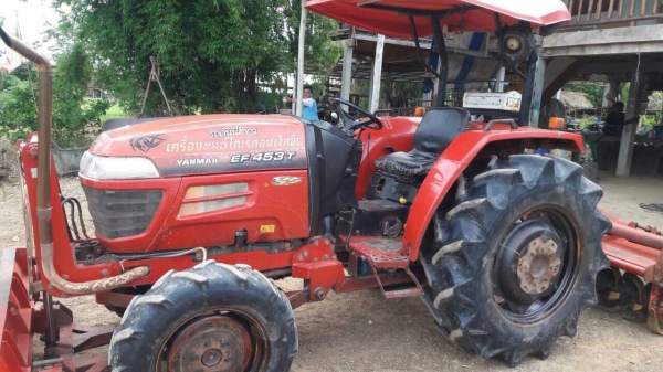 ขายรถไถยันม่าร์ EF453T โฟร์วิล มี ใบมีดกับโลตารี้(แต่ไม่ใช้โลตารี้ตัวนี้นะครับ)ราคา310000บาท.  สนใจโทร....081-365-5997อำพร พาเจริญ รถอยู่วังบัว อ. คลองขลุง จ. กำแพงเพชร