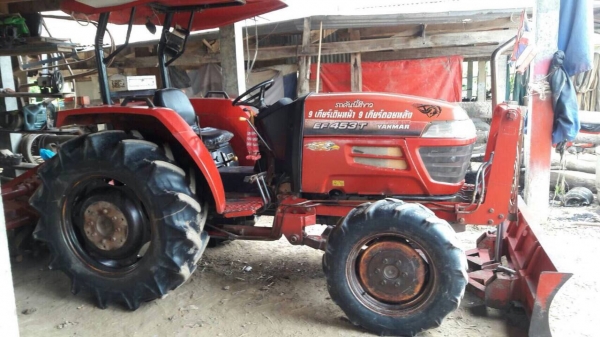 ขายรถไถยันม่าร์ EF453T โฟร์วิล มี ใบมีดกับโลตารี้(แต่ไม่ใช้โลตารี้ตัวนี้นะครับ)ราคา310000บาท.  สนใจโทร....081-365-5997อำพร พาเจริญ รถอยู่วังบัว อ. คลองขลุง จ. กำแพงเพชร