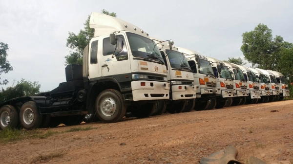 รถฮีโน่ 10 ล้อ หัวลาก 320 - 300 แรงม้า. ปี 45 - 47.  ,  ( * มีขาย 9 หัว. )    สนใจติดต่อ   081 - 6079515