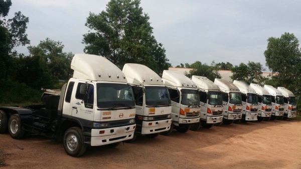 รถฮีโน่ 10 ล้อ หัวลาก 320 - 300 แรงม้า. ปี 45 - 47.  ,  ( * มีขาย 9 หัว. )    สนใจติดต่อ   081 - 6079515