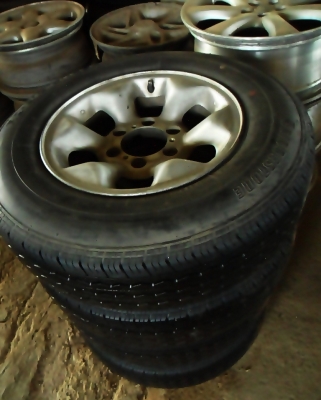 แม็กขอบ15แท้ 6รู139+ยางกระบะ บริดสโตน ดอกหนา80\% ลงพื้นปี13 (4ล้อ5,500)