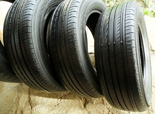 ยางขอบ15  โยโกฮาม่า195-65-R15 ลงพื้นปี13 เหมือนยางใหม่