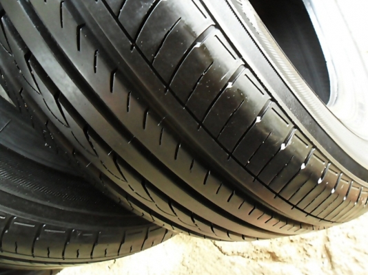 ยางขอบ15  โยโกฮาม่า195-65-R15 ลงพื้นปี13 เหมือนยางใหม่