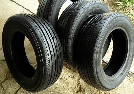 ยางขอบ15  โยโกฮาม่า195-65-R15 ลงพื้นปี13 เหมือนยางใหม่