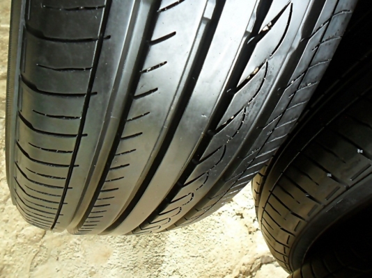 ยางขอบ15  โยโกฮาม่า195-65-R15 ลงพื้นปี13 เหมือนยางใหม่